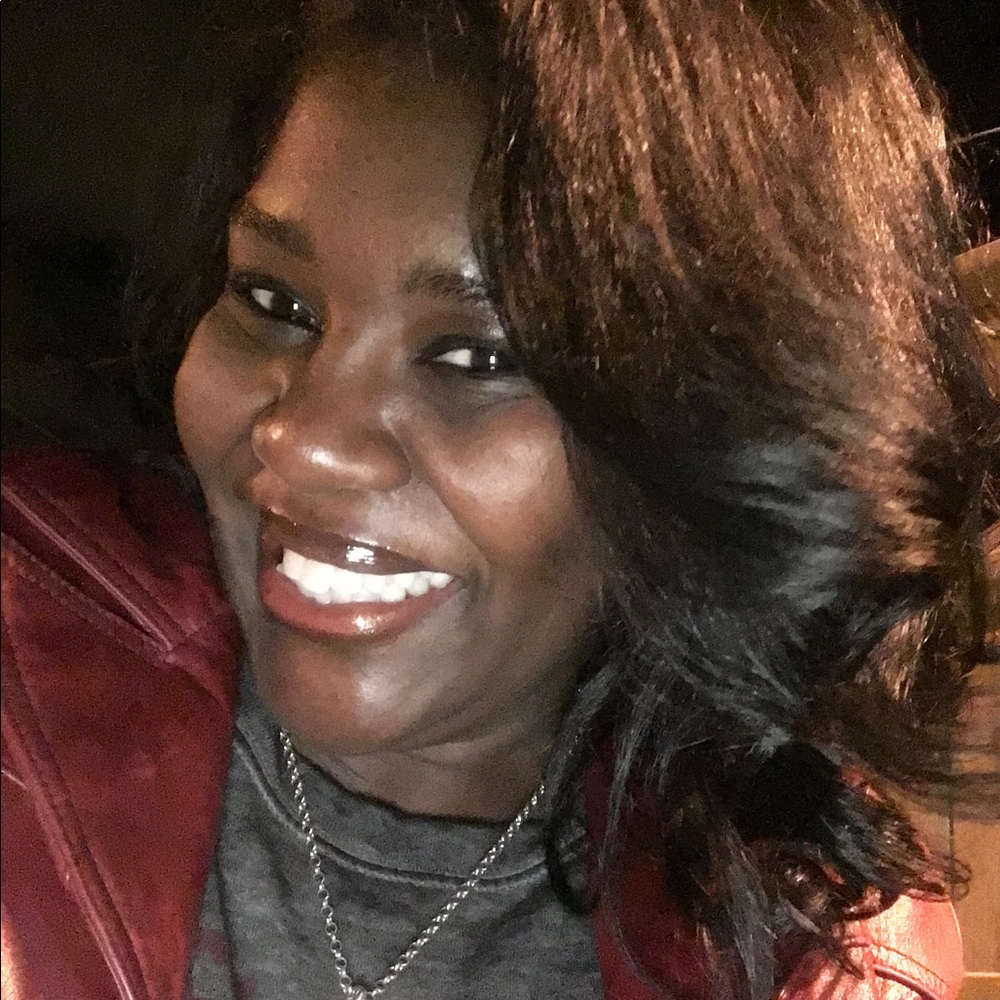 Meet your Posher, Lorrie